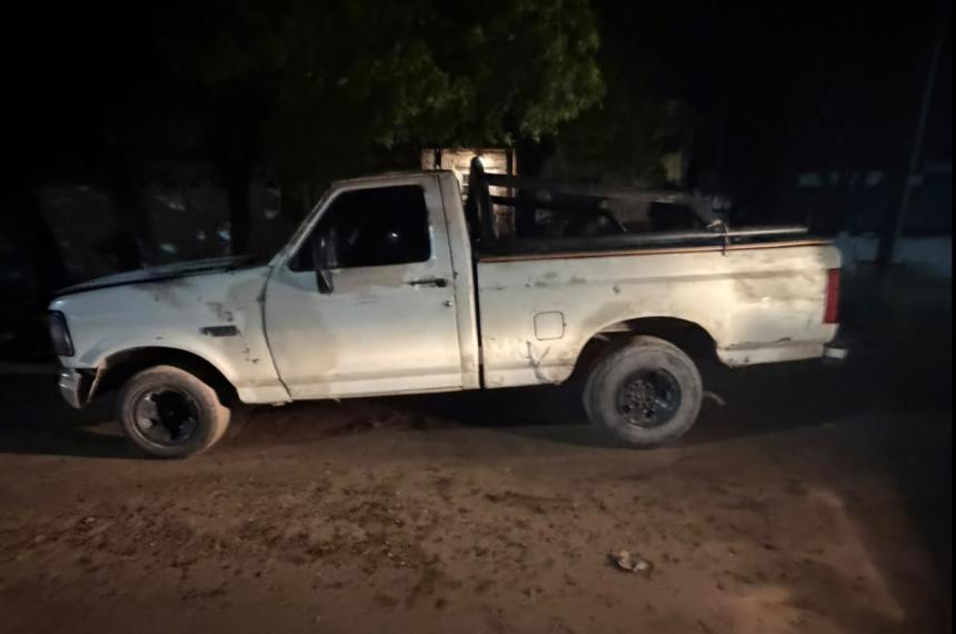 La camioneta Ford F 100 habría sido objeto de un intento de robo