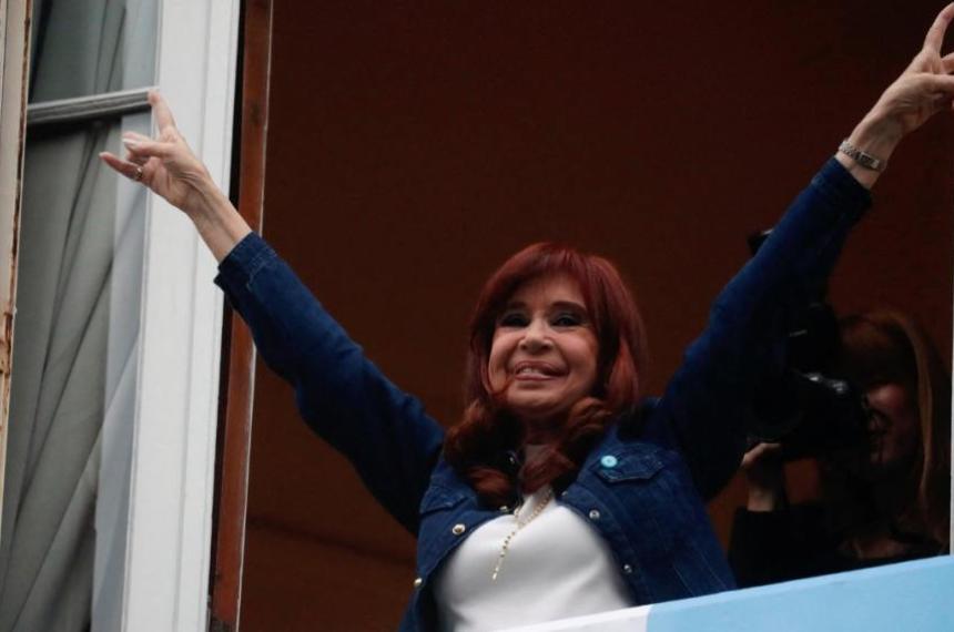 Cristina Kirchner continuar� cumpliendo la condena de seis años de prisión en San José 1111 después de que el TOF N° 2 evaluara favorablemente el cumplimiento de las condiciones de la prisión domiciliaria
