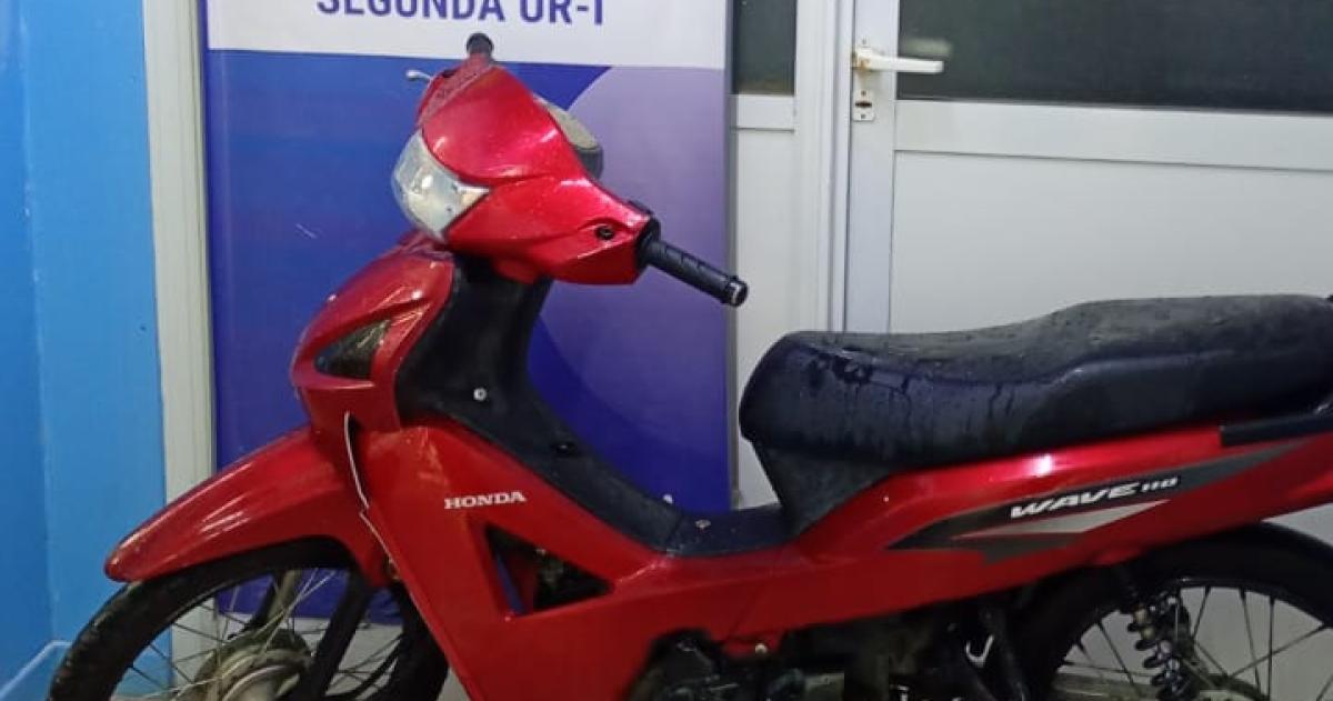 La Honda Wave recuperada y reintegrada a su dueño