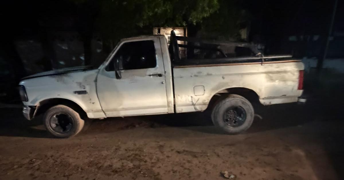 La camioneta Ford F 100 habría sido objeto de un intento de robo