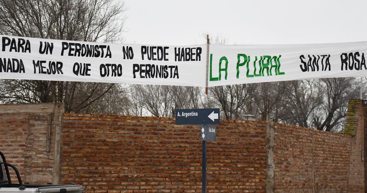 El llamado busca contener la dispersión interna en un momento bisagra