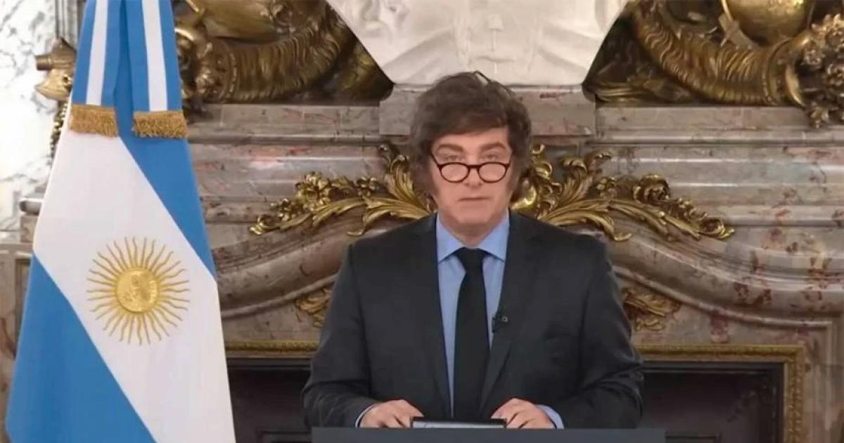 Lejos de los saludos protocolares tradicionales el mandatario nacional aprovechó la ocasión para reiterar su diagnóstico sobre la asistencia social y la educación
