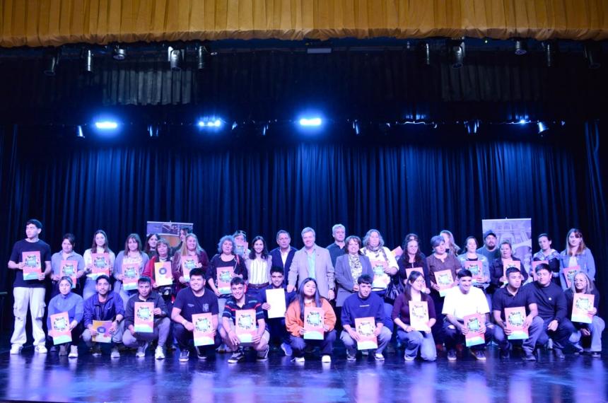 La entrega formal se hizo en el Teatro Padre Buodo
