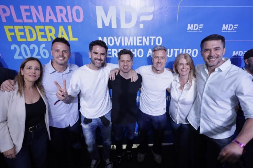 Espartaco Marín junto a Axel Kicillof y otros dirigentes el s�bado