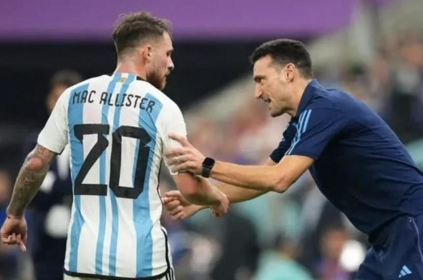 Alexis Mac Allister junto al DT de la Selección Argentina