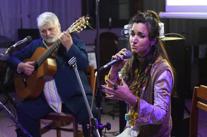  Javier Ávalis Vero B y Valeria Ruggeri acompañaron la jornada con m�sica y relatos
