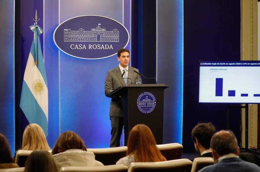 Adri�n Ravier vocero presidencial en su habitual conferencia de prensa de los martes