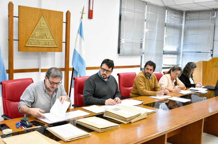 El acto formal se desarrolló en la sede central de Vialidad Provincial