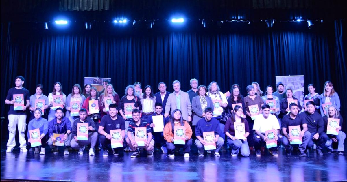 La entrega formal se hizo en el Teatro Padre Buodo