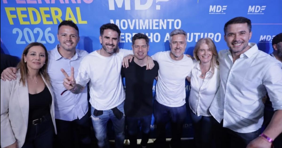 Espartaco Marín junto a Axel Kicillof y otros dirigentes el s�bado