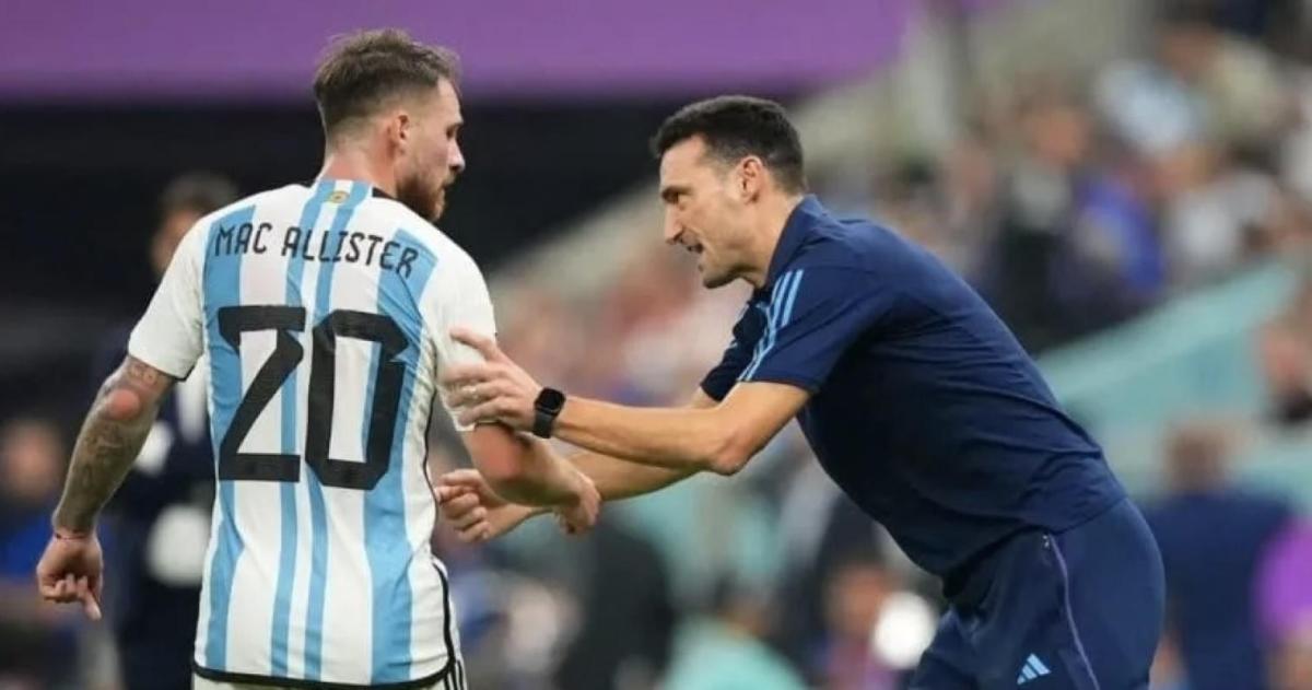 Alexis Mac Allister junto al DT de la Selección Argentina