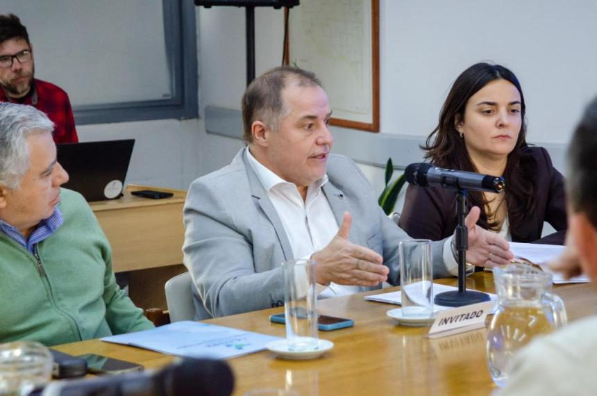 El secretario de Trabajo Marcelo Pedehont�a dijo que los derechos de los 257 trabajadores que estaban en PCR est�n un 100-en-porciento- garantizados