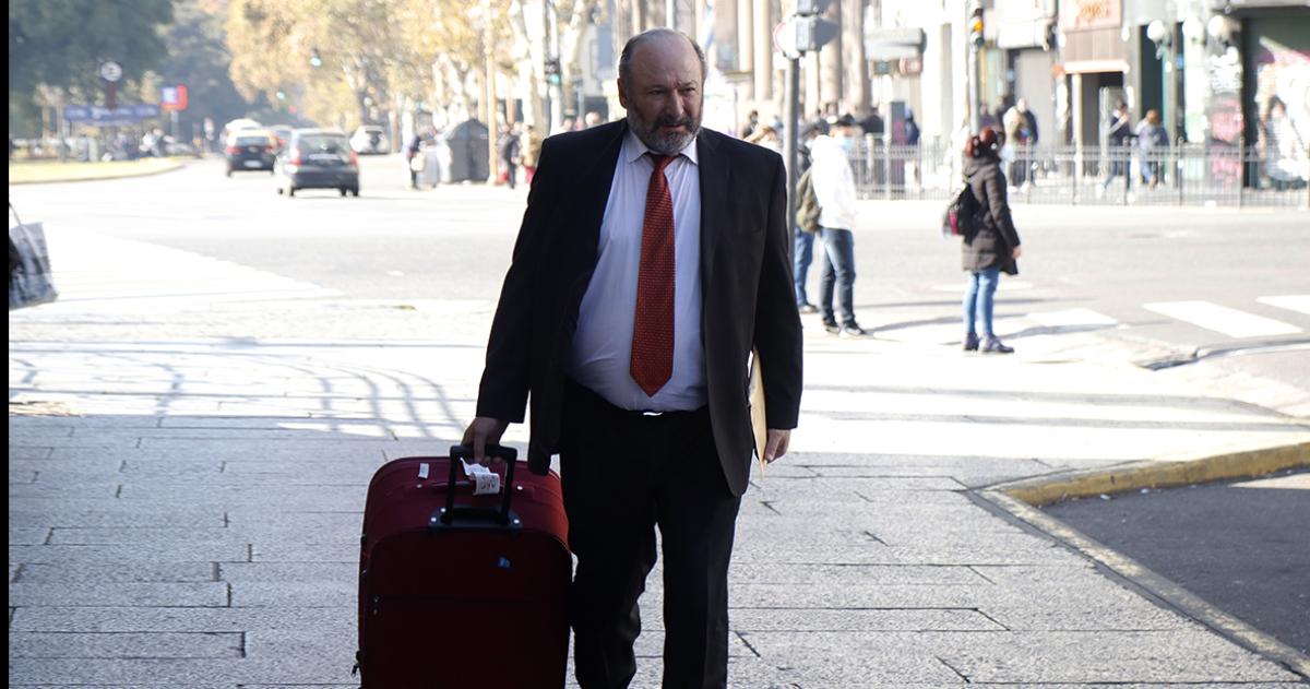 Kroneberger votó en contra pero se sentó en la sesión