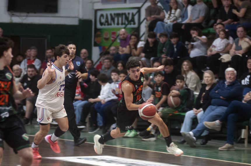 Ferro le ganó a Independiente y le cortó el invicto en el Colosito