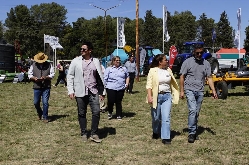 Funcionarios provinciales acompañaron la apertura oficial de la exposición