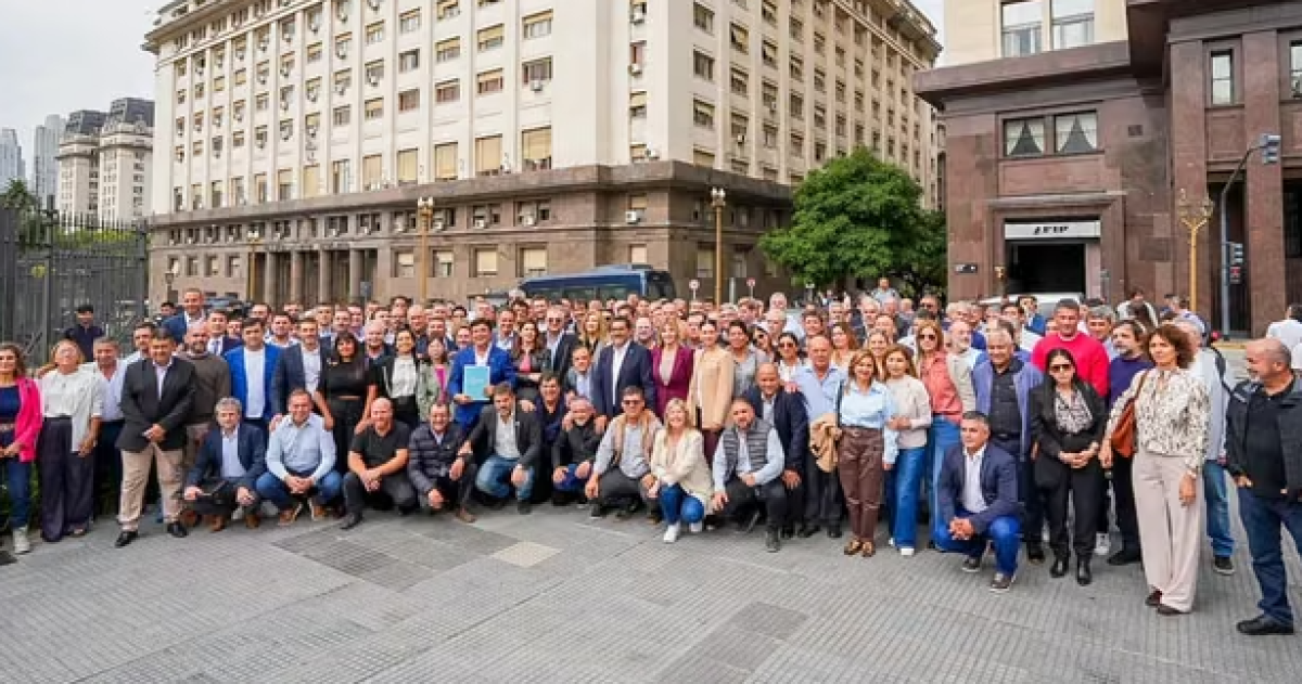Intendentes de todo el país repudiaron la ley sancionada en el Senado