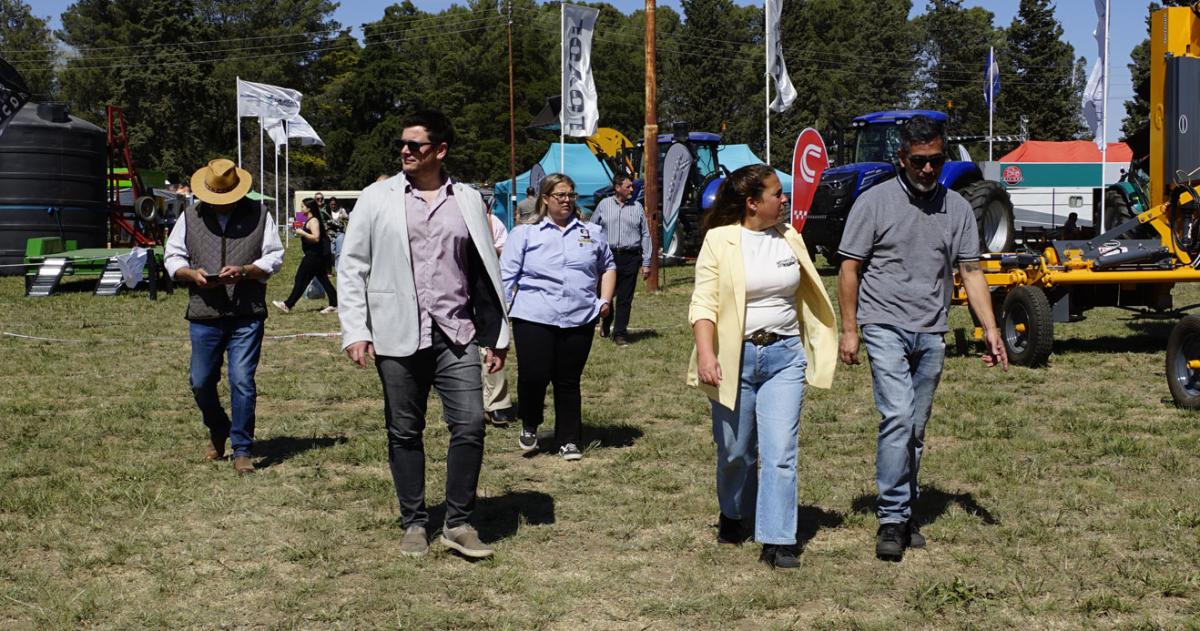 Funcionarios provinciales acompañaron la apertura oficial de la exposición