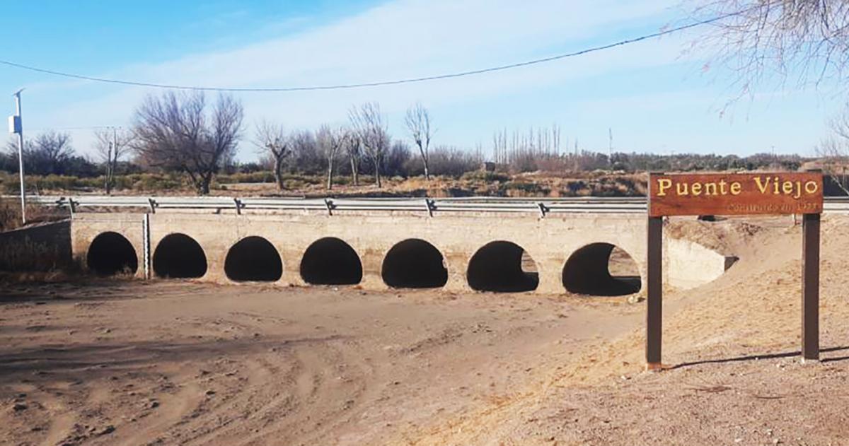 El Puente Viejo de Algarrobo del Águila totalmente seco