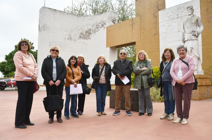 Los representantes de los Centros de Jubilados Docentes hoy en el Centro Cívico