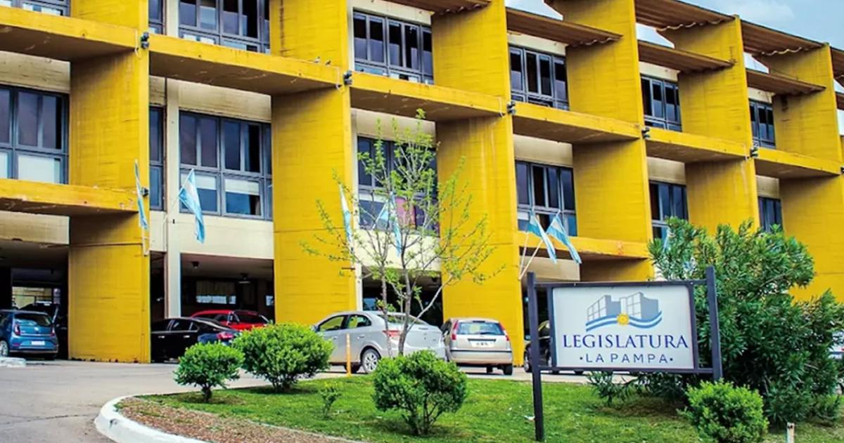  El informe expone la disparidad de un sistema parlamentario nacional