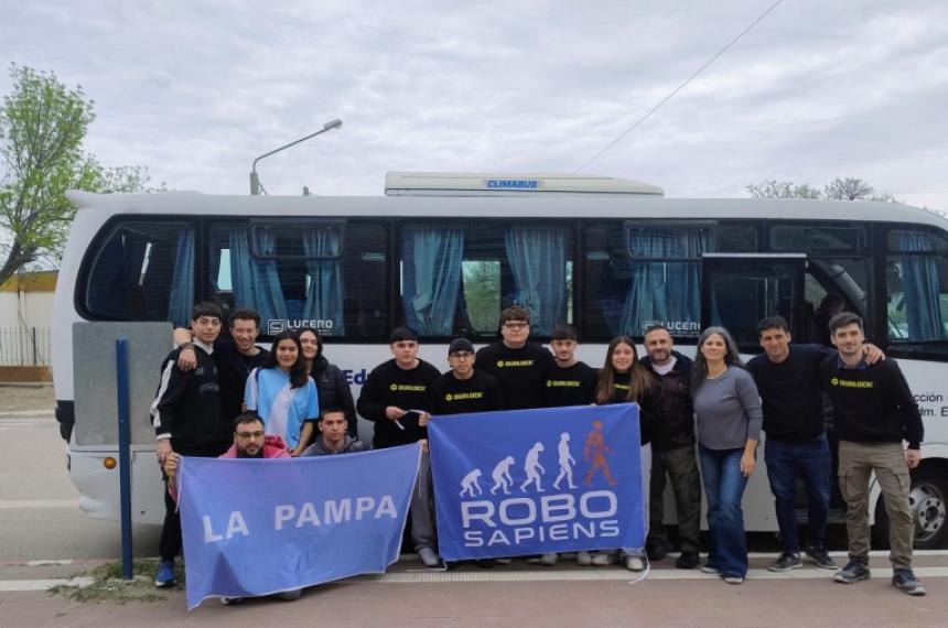 Participaron estudiantes de la EPET N° 4 de General Acha (RoboSapiens) y estudiantes de la EPET N° 10 (Los Cables Pelados)