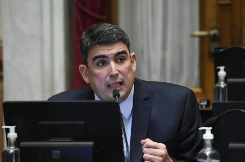 Senador Daniel Bensus�n- anotado en la carrera por la Gobernación