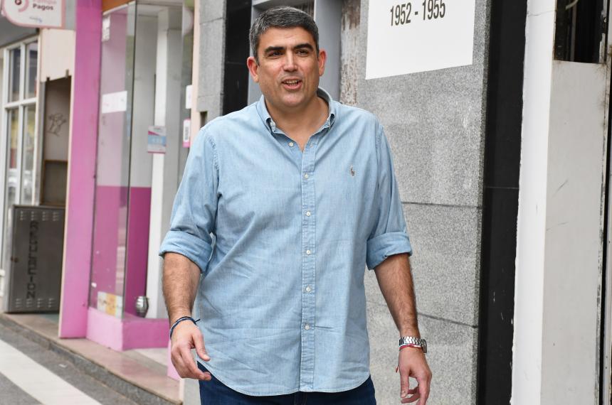 Senador Daniel Bensus�n- anotado en la carrera por la Gobernación