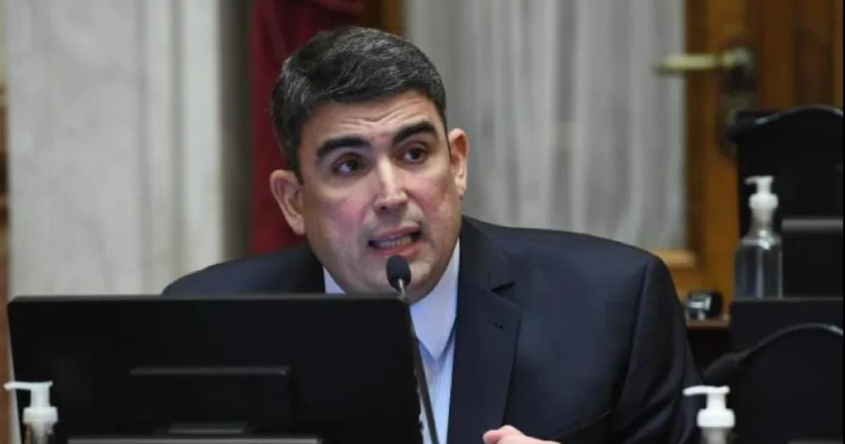 Senador Daniel Bensus�n- anotado en la carrera por la Gobernación