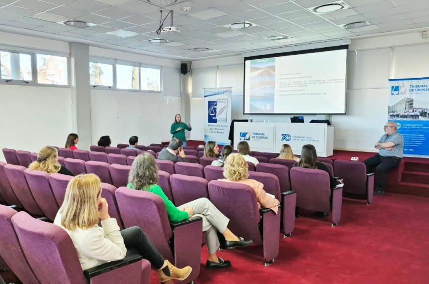 Profesionales de la UNLPam brindaron una instrucción técnica sobre geología e ingeniería