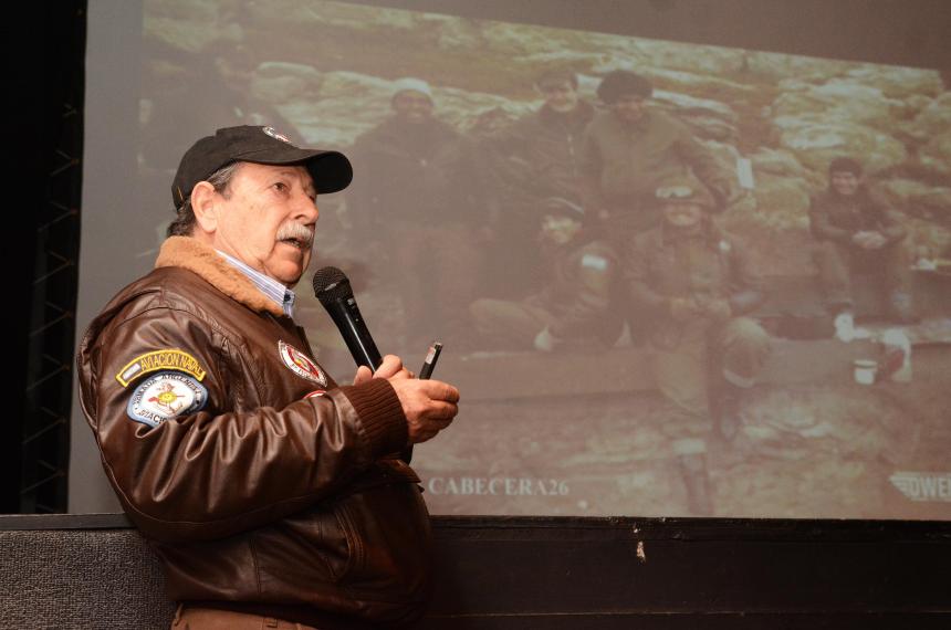 Owen Crippa piloto condecorado por su actuación en la Guerra  en Malvinas