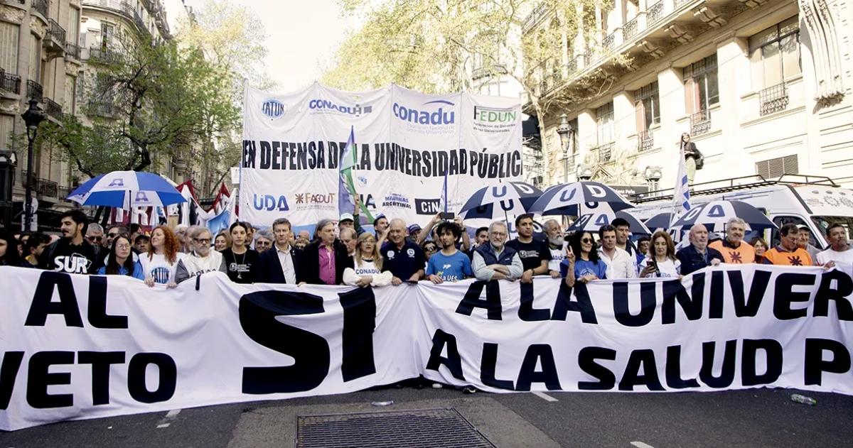 La medida alcanza a salarios de docentes y no docentes y becas estudiantiles