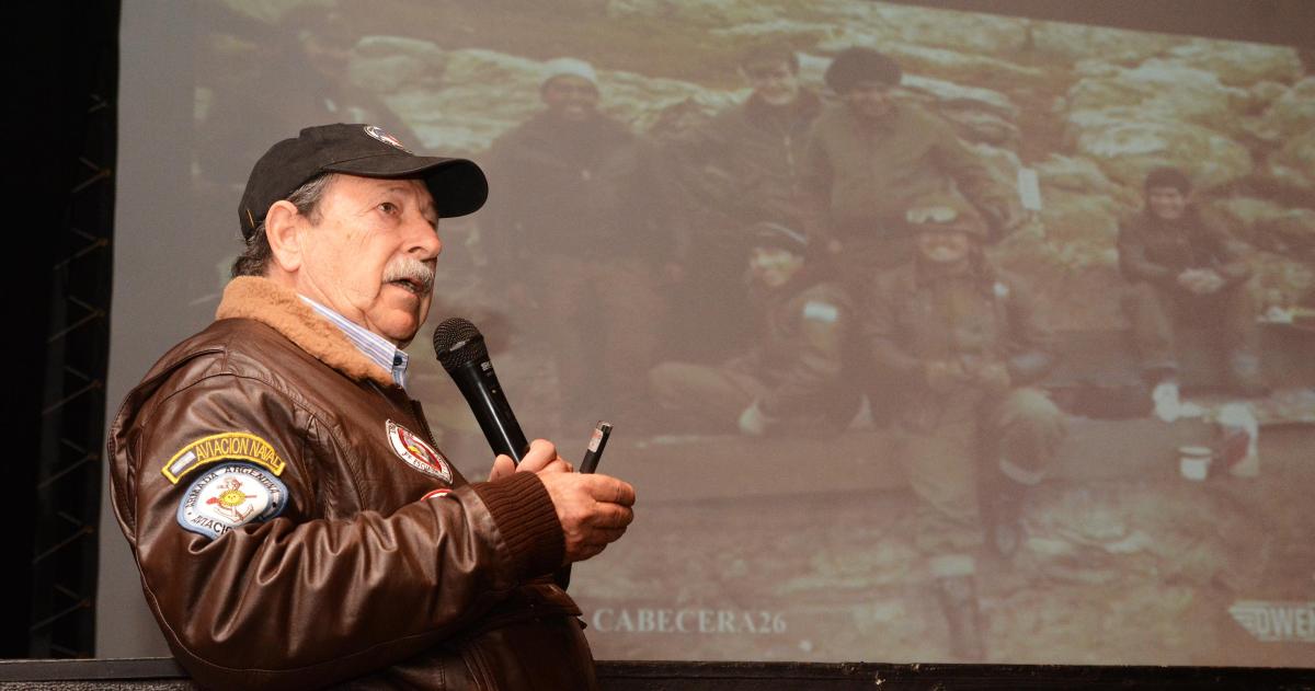 Owen Crippa piloto condecorado por su actuación en la Guerra  en Malvinas