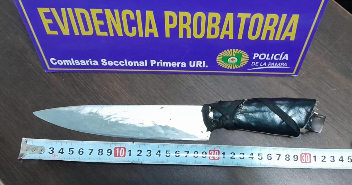 Secuestraron una cuchilla con mango de cuero y el implicado quedó libre