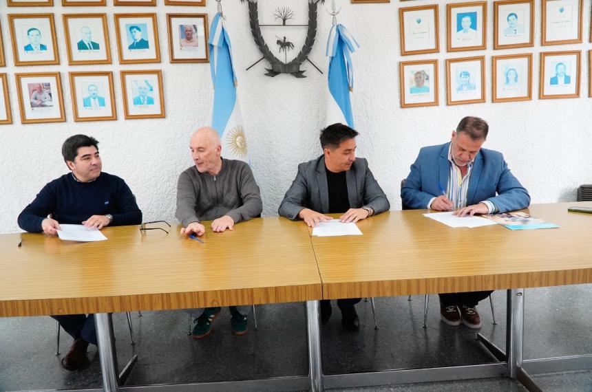 Los ministros Intronati y Fern�ndez firmaron el acuerdo con el intendente