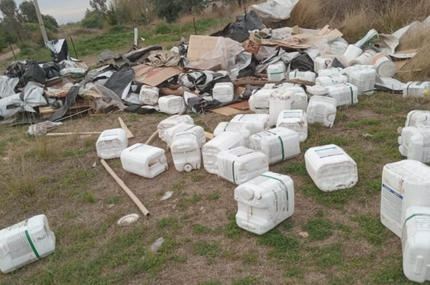 Los bidones estaban en la planta de reciclado municipal (Foto La 5 Noticias)