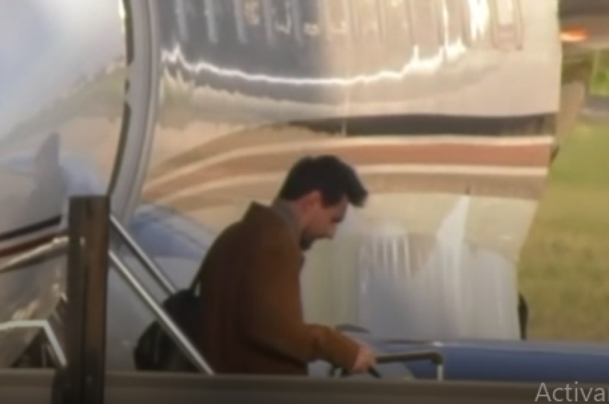 Messi llegó al país en un avión privado