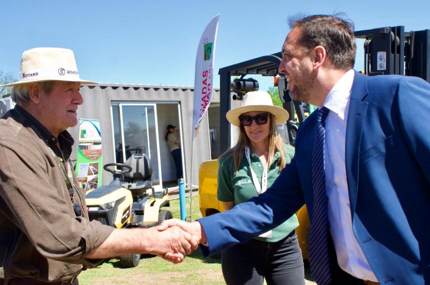 El intendente también estuvo presente en la apertura oficial de la Rural