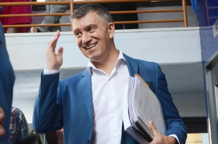 El ministro de Hacienda Guido Bisterferld