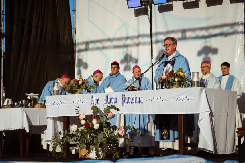 El arzobispo Jorge García Cuerva en una dura homilía previo a la llegada del Papa