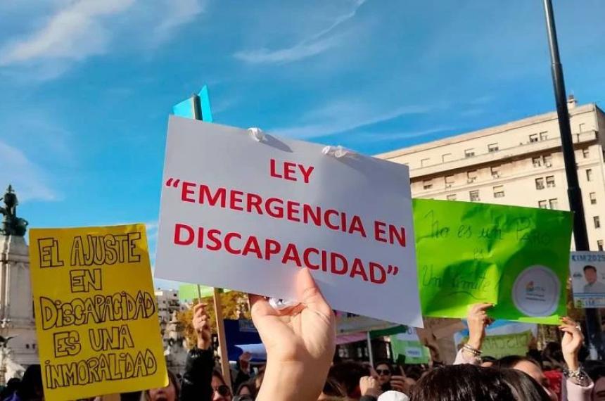 A pocas semanas de la llegada del Papa la Casa Rosada cita a la Iglesia por la crisis en discapacidad
