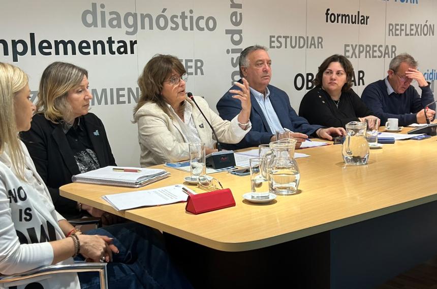 La ministra de Educación Marcela Feuerschvenger