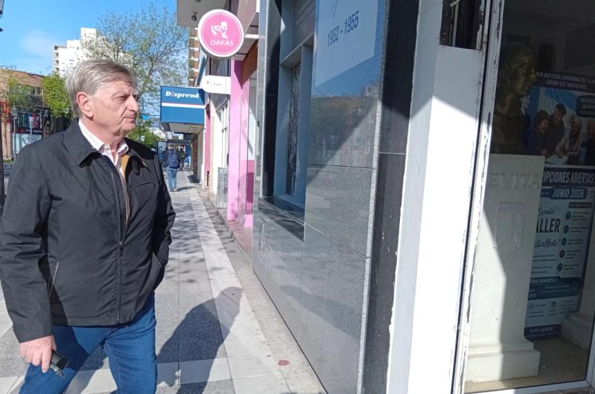 El gobernador este martes al ingresar a la sede del PJ pampeano