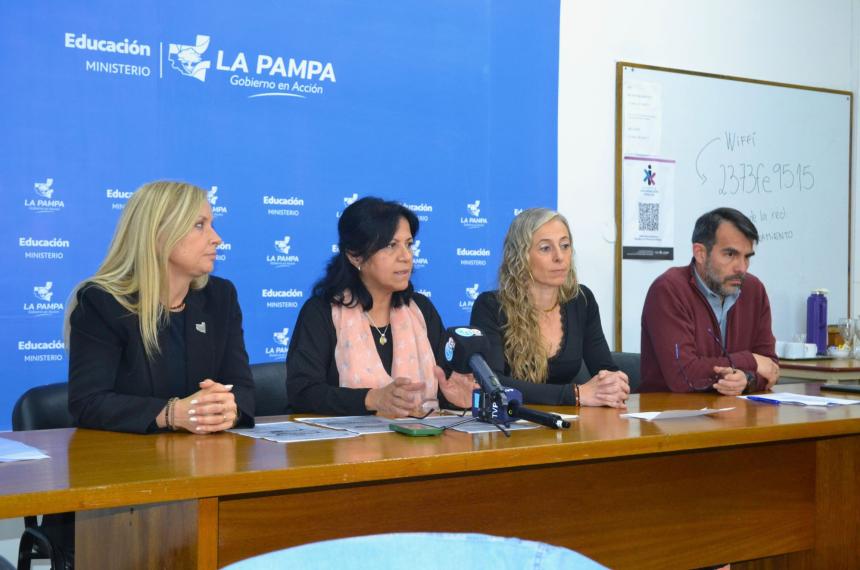 Las autoridades educativas de distintos niveles dieron explicaciones sobre el cronograma de ingreso