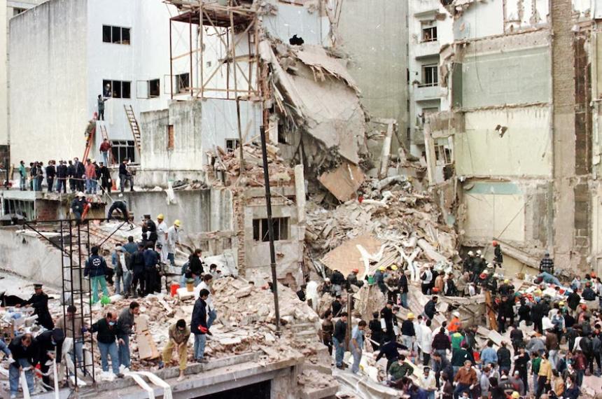 La bomba explotó a las 953 del 18 de julio de 1994