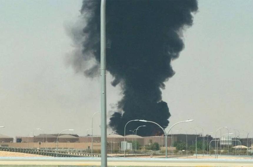 Nuevas detonaciones en Riad- cierran el aeropuerto y crecen los temores por la escalada bélica