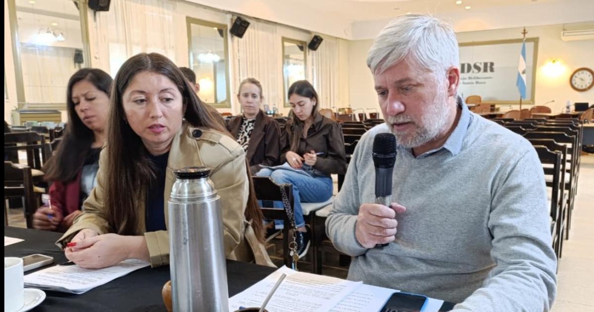 El jefe del bloque del FreJuPa Francisco Bompadre lleva el pulso de la comisión