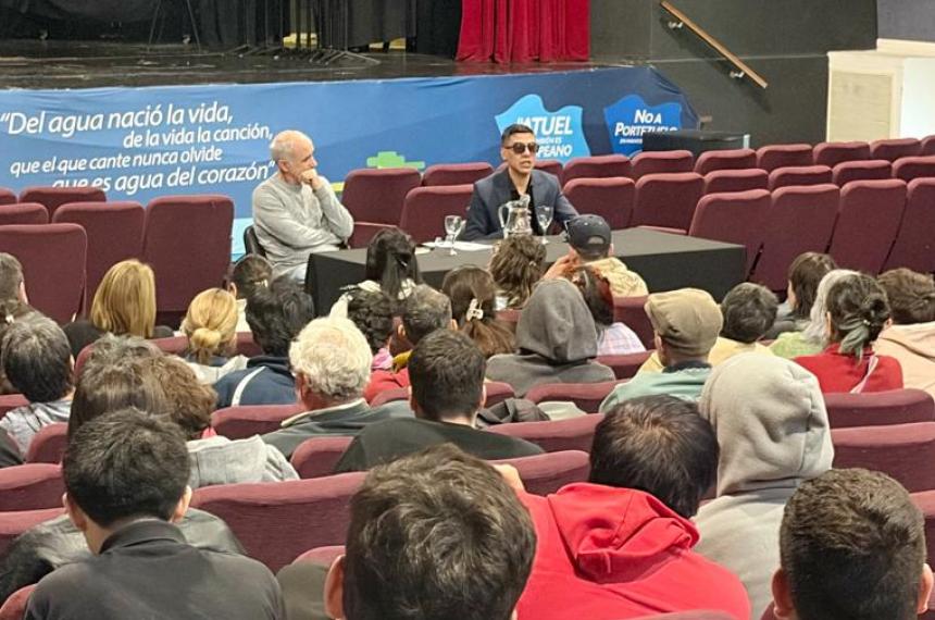 César Gonz�lez en la Feria Provincial del Libro