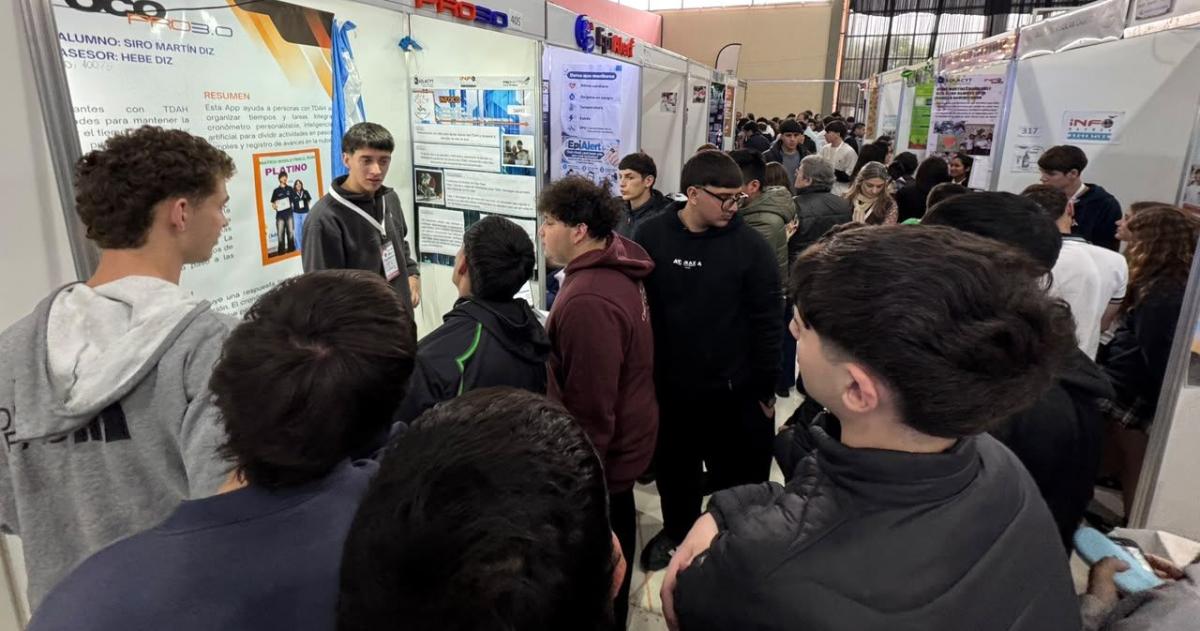 El evento se realiza en el gimnasio municipal Dorita Lucesoli