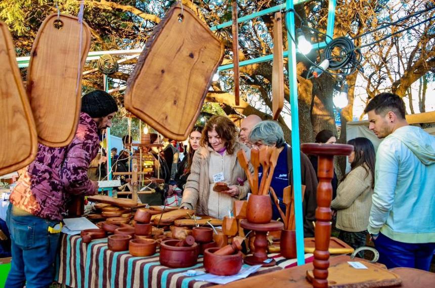 La Feria del Día del Manualista est� instalada en la Plaza San Martín