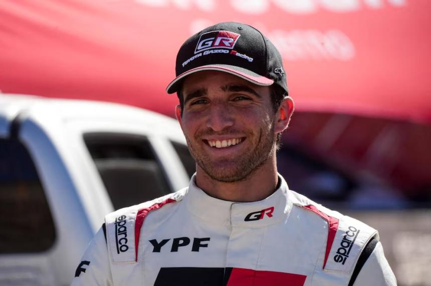 Tiene 23 años y es piloto del TC2000 (clasificó cuarto en Toay